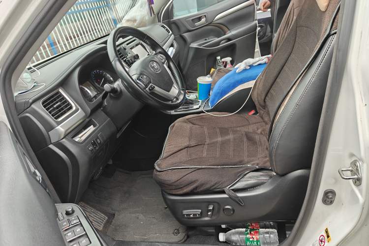 Used Toyota Highlander 2017 2.0T Two-Wheel Drive Luxury Edition 7 Seats Left Front Seat