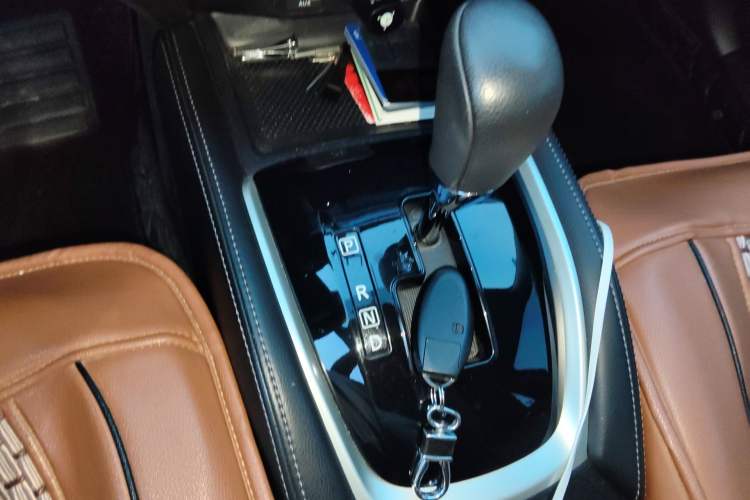 Used Nissan X-Trail 2014 2.0L CVT Comfort Edition 2WD Gear Lever