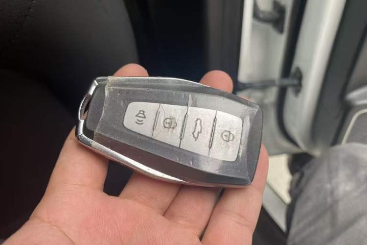 Used Radar King Kong 2025 460 km All-Wheel Drive Long-Box Version – Mighty King Kong Vehicle Key