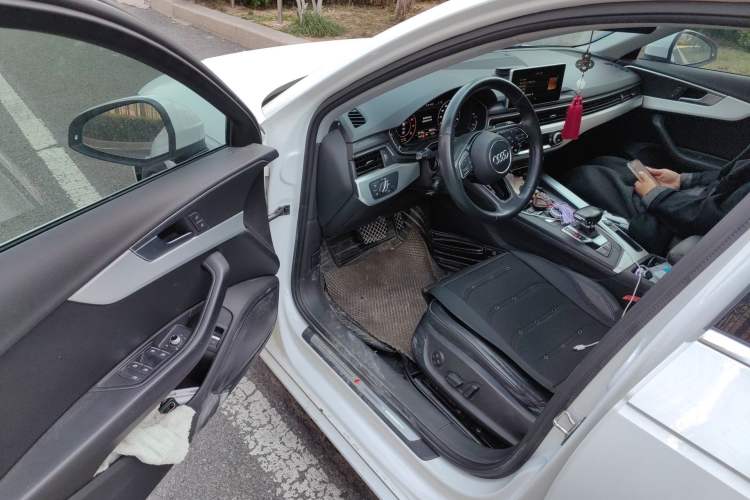 Used Audi A4L 2018 30th Anniversary Edition 40 TFSI Fashion Model
