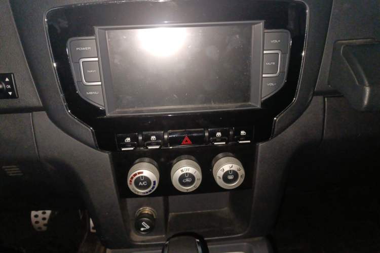 Used BAIC Off-Road BJ40 2017 40L 2.3T Automatic All-Wheel Drive Ring of the Tower Champion Edition
