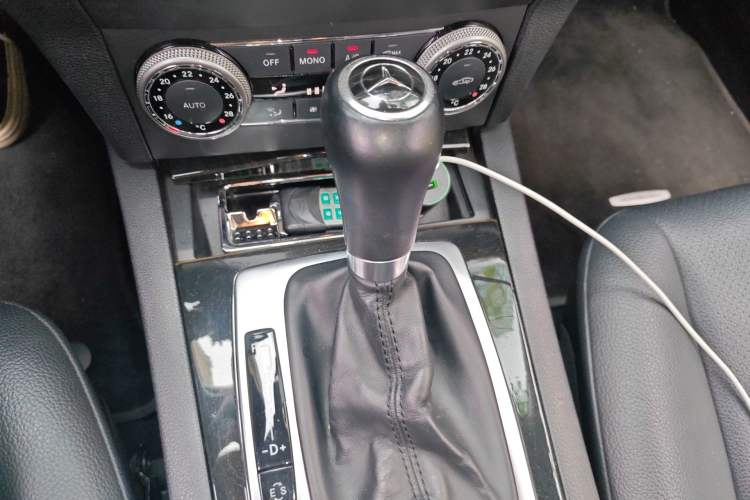 Used Mercedes-Benz GLK-Class 2011 GLK 300 4MATIC Fashion Model Gear Lever