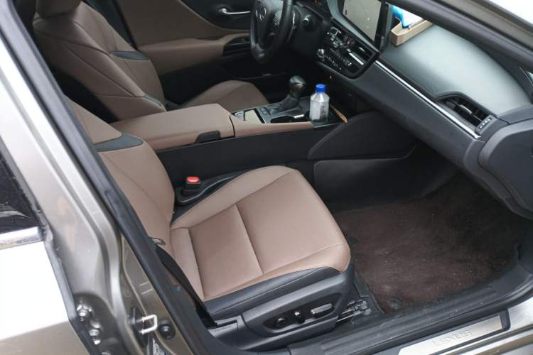 Used Lexus ES 2022 200 Excellence Edition Right Front Seat