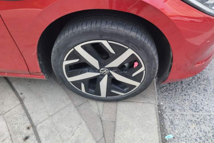 Used Volkswagen Lamando 2024 Lavida L 280TSI DSG Cool & Spicy Edition Right Front Wheel Hub