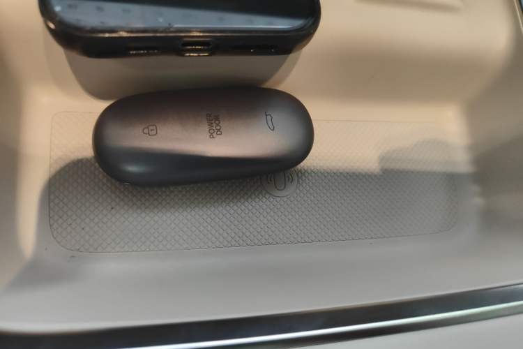 Used Li Auto MEGA 2024 Ultra Model
