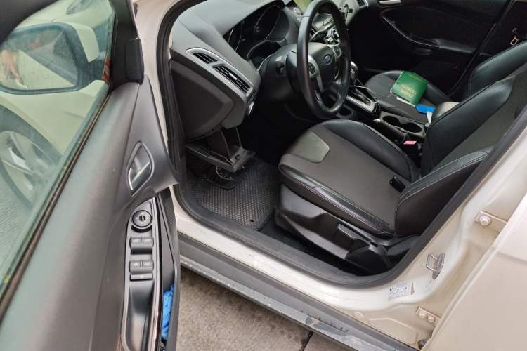 Used Ford Focus 2012 Sedan 1.6L Automatic Fashion Edition