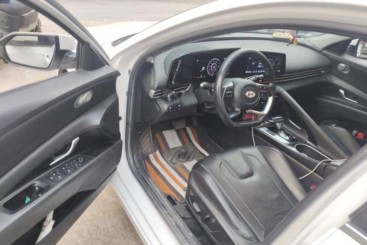 Used Hyundai Elantra 2021 1.5L CVT LUX Prestige Edition
