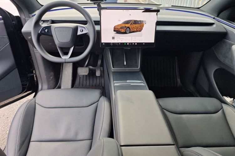 Used Tesla Model Y L 2025 Model Long-Range All-Wheel-Drive Version
