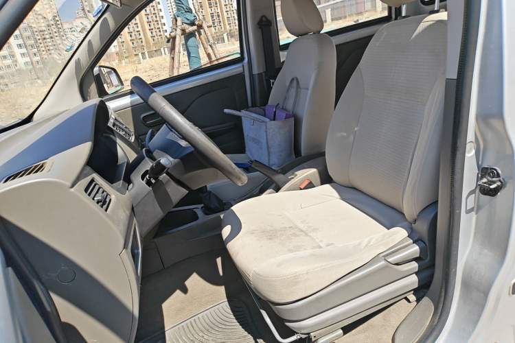 Used Wuling Rongguang V 2016 1.5L Practical Version
