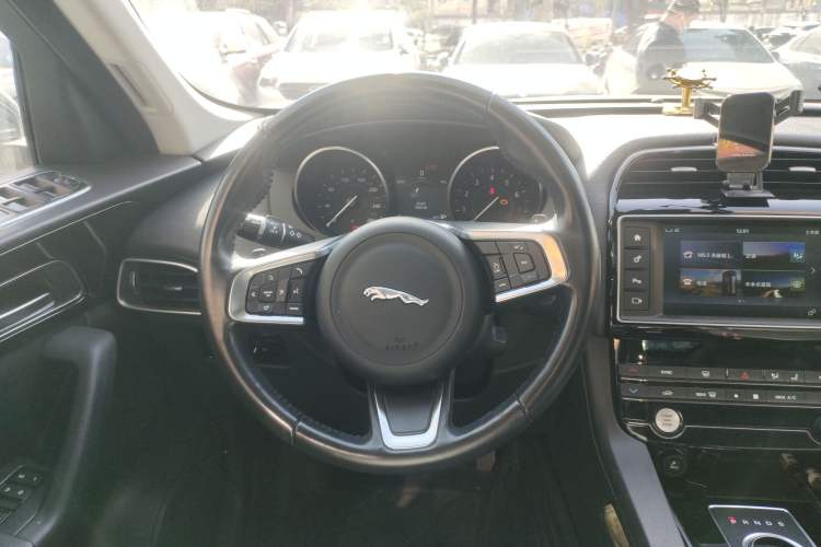 Used Jaguar F-PACE 2018 2.0T Two-Wheel Drive Urban Deluxe Edition