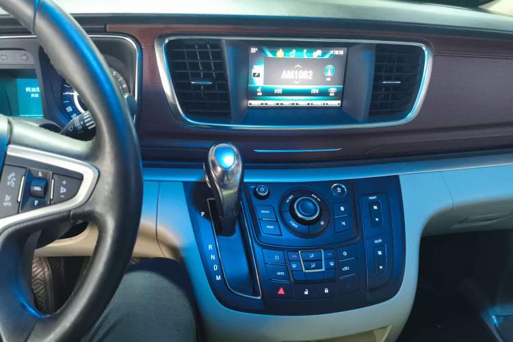 Used Buick GL8 2017 25S Luxury Version China V Standard Audio And AC Panel
