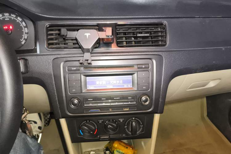 Used Skoda Rapid 2013 1.6L Manual Smart Selection Model