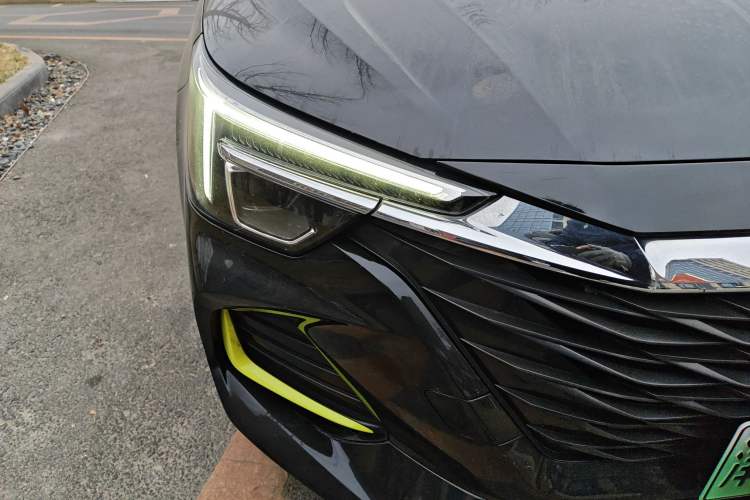 Used Roewe i6 MAX New Energy 2020 1.5T PHEV Cool & Spacious Skyroof Intelligent Drive Supreme Edition Right Front Headlight