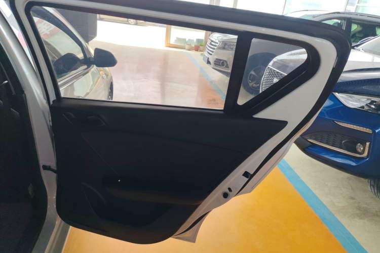 Used Baojun 310 2016 1.2L manual Comfort trim level