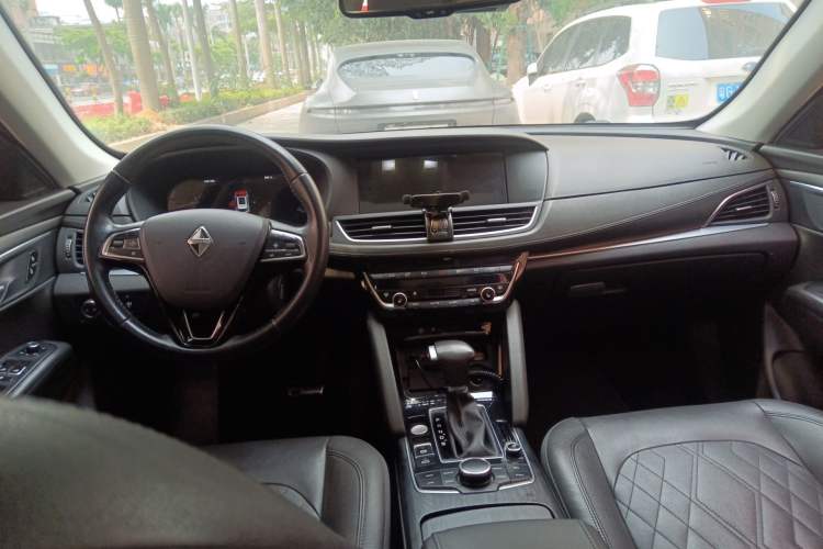 Used BORGWARD BX7 2018 28T Two-Wheel Drive Luxury Version 5 Seats China V Emission Standard