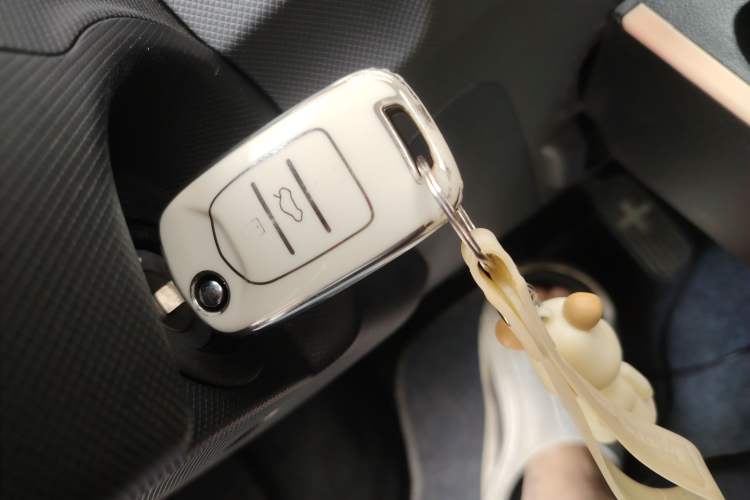 Used Wuling Hongguang MINIEV 2021 Macaron Premium Model – Lithium Iron Phosphate Vehicle Key