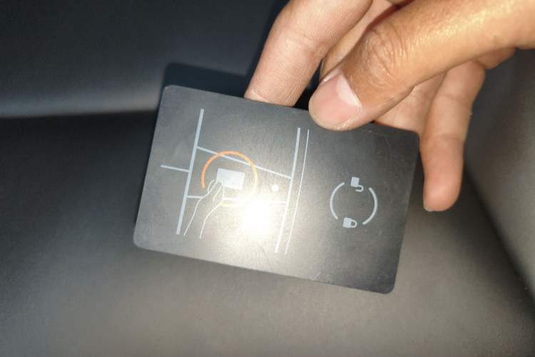 Used Tesla Model Y 2021 Long-Range All-Wheel-Drive Version Vehicle Key