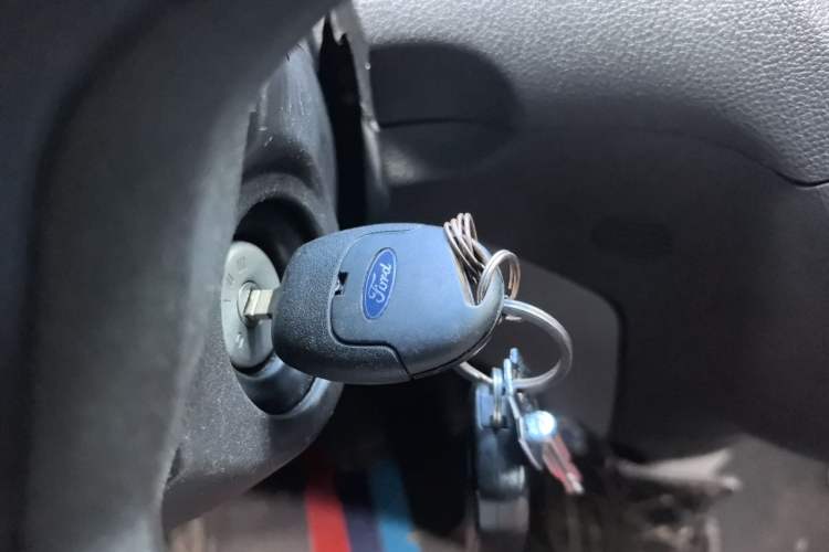 Used Ford Transit 2019 2.0T Diesel Business & Travel Mid-Drive Mid-Roof 7-Seater China VI Standard
