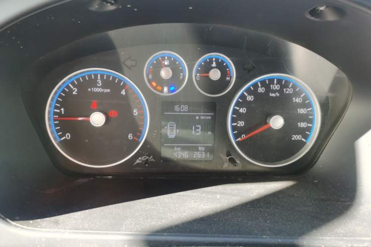 Used Foton Toano 2024 Tuyano Pro Multi-Function 2.0T Manual Rear-Drive Long Wheelbase Mid-Roof Design Single Rear Tire—Available in 5/6/7/9-Seater Configurations Instrument Cluster