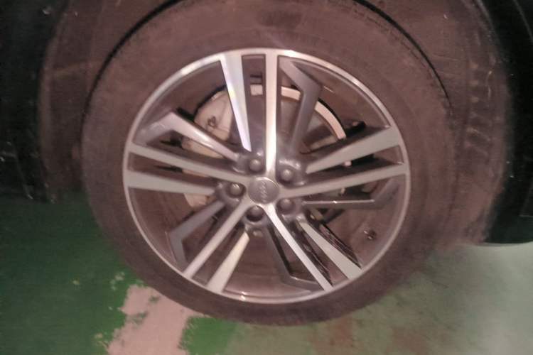 Used Audi Q5L 2020 Updated 40 TFSI Prestige Fashion Edition Right Front Wheel Hub