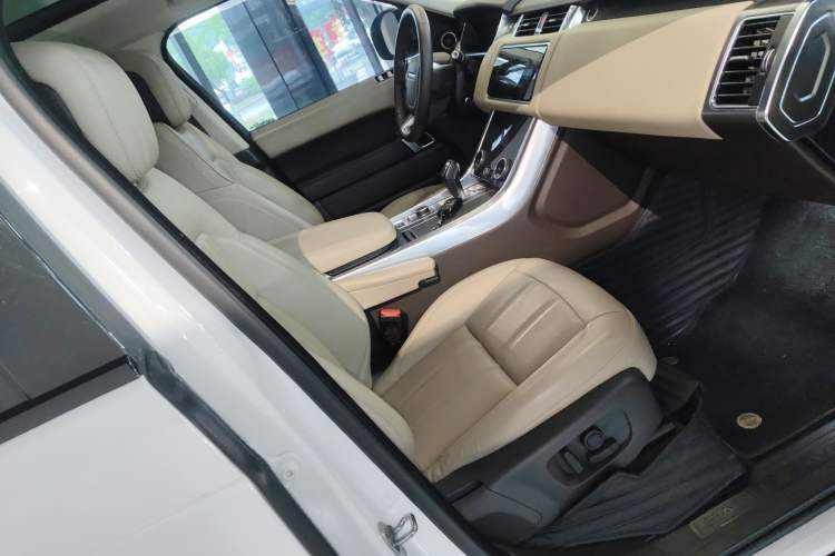 Used Land Rover Range SportNew Energy 2021 P400e SE Right Front Seat