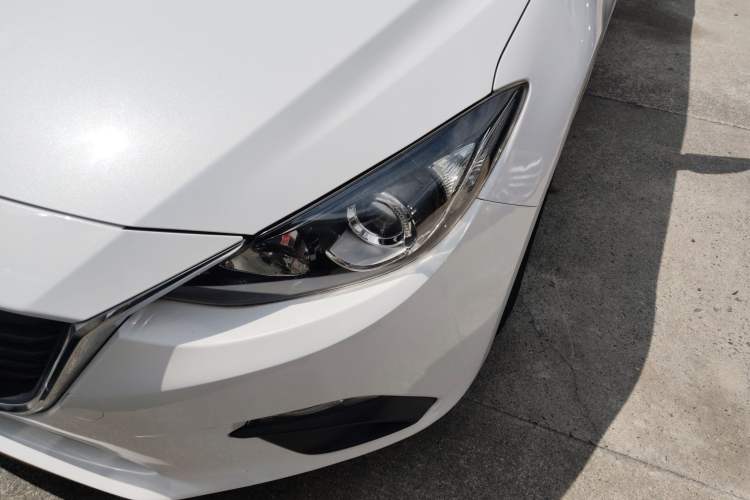 Used Mazda 3 Axela 2014 Sedan 1.5L Manual Comfort Model