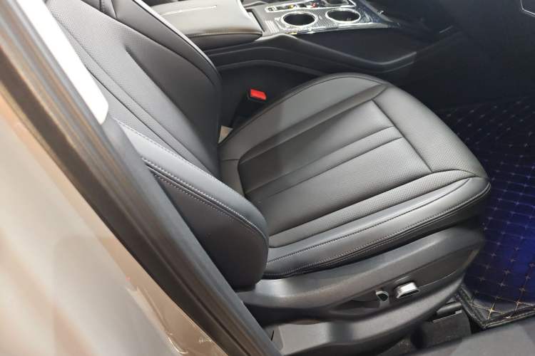 Used Hongqi HS3 2023 2.0T Two-Wheel Drive Available Version
