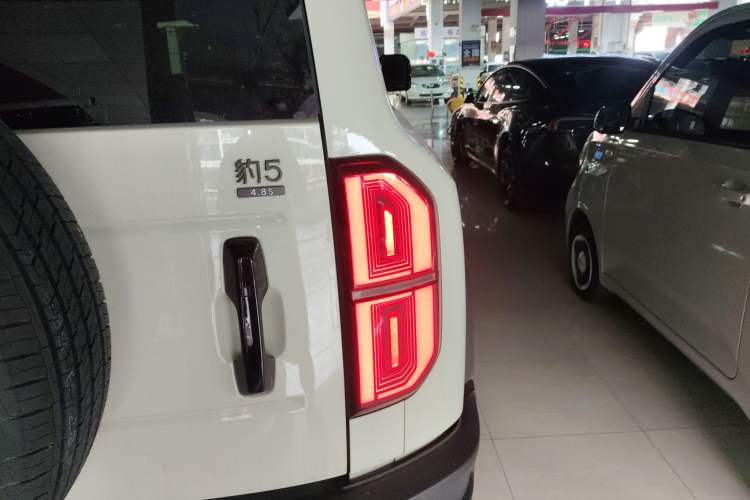 Used Formula Leopard 5 2023 Navigator Edition
