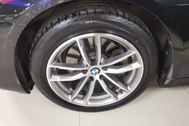 Used BMW 5 Series 2020 525Li M Sport Package Left Front Wheel Hub