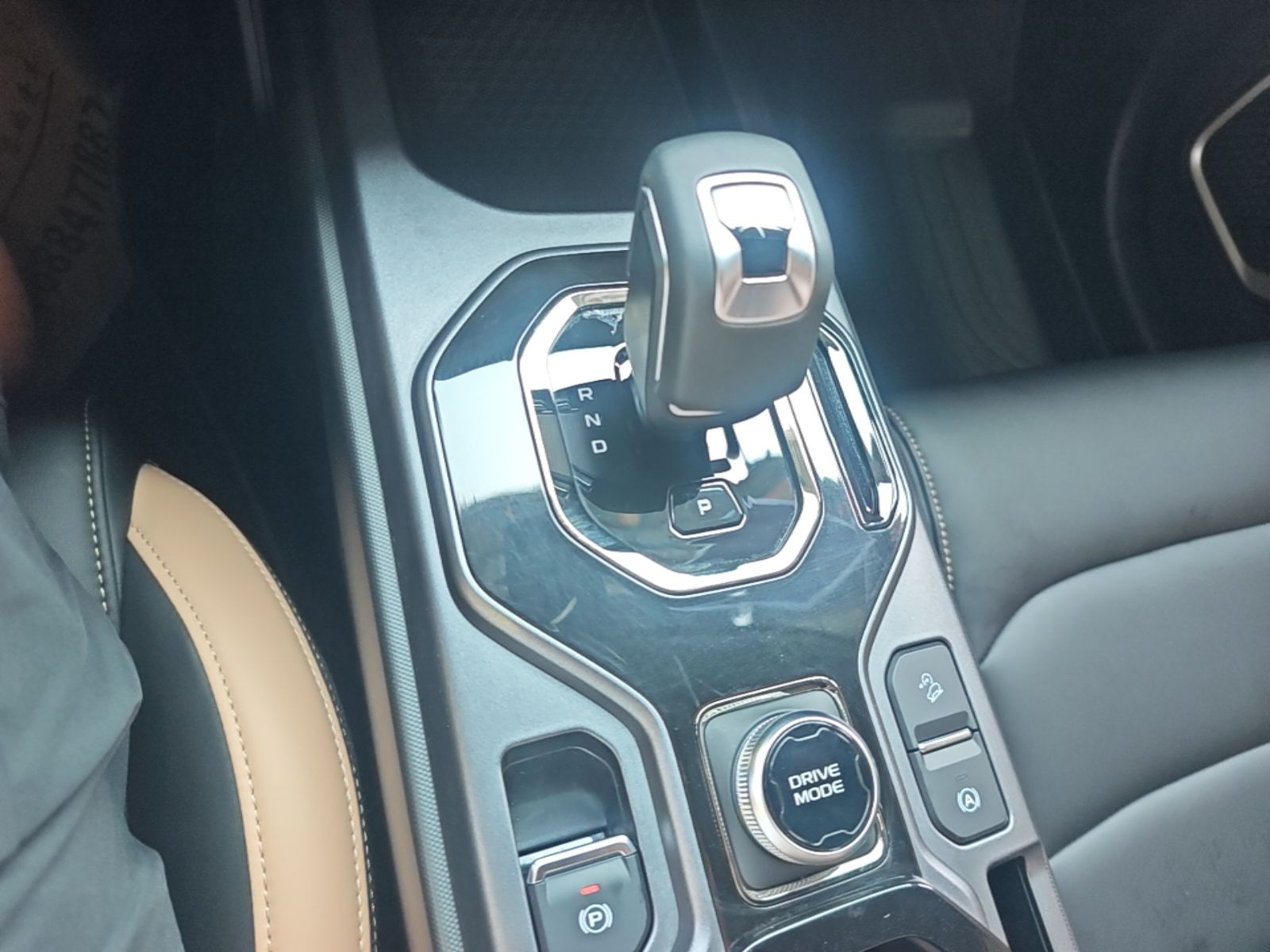 Geely Auto icon 2023 1.5TD Chocolate Smoothie Edition — снимка 20