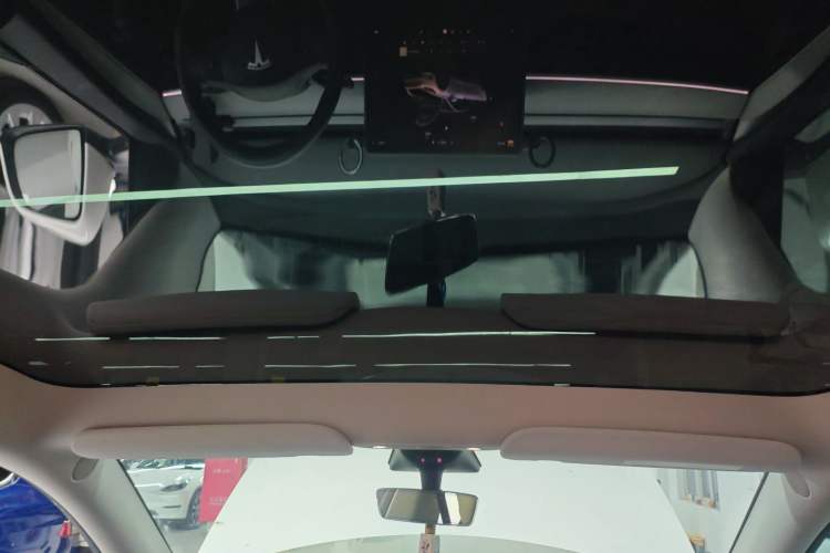 Used Tesla Model Y 2023 Long-Range All-Wheel-Drive Version Headliner