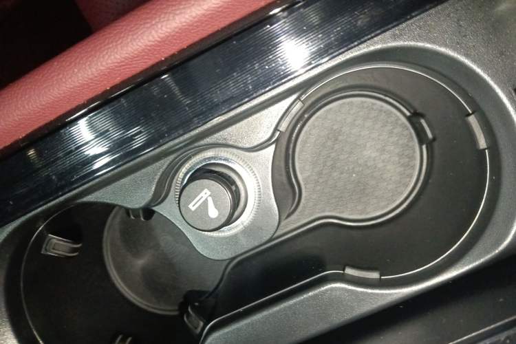 Used Hongqi H5 2025 2.0T Automatic Flag Edition – 500 000 Units Commemorative Version