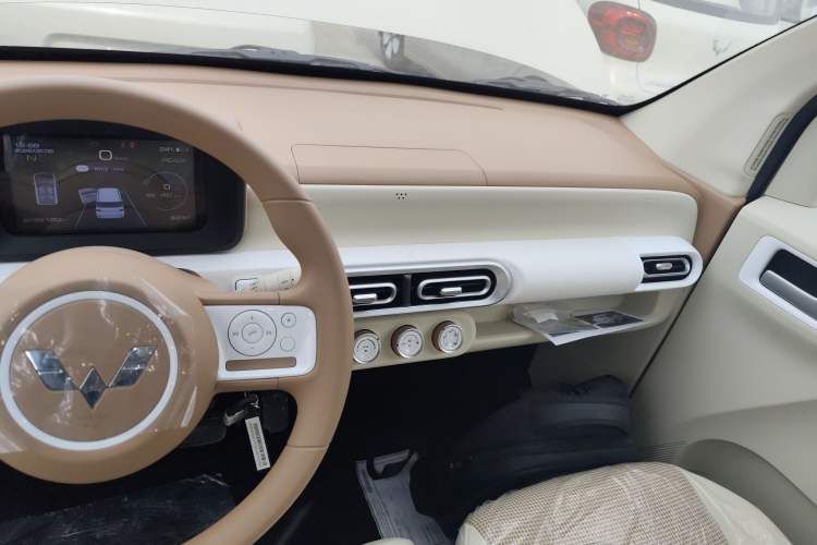 Used Wuling Hongguang MINIEV 2024 3rd Generation 215km Youth Edition
