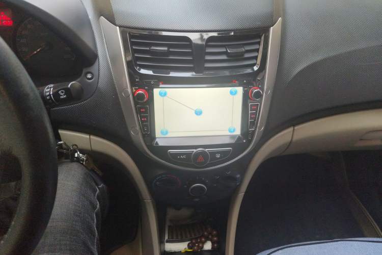 Used Hyundai Verna (older generation) 2014 1.4L Manual Smart GLS Trim
