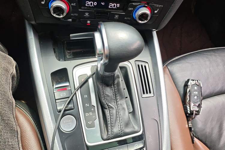 Used Audi Q5 2017 Plus 40 TFSI Technology Model Gear Lever