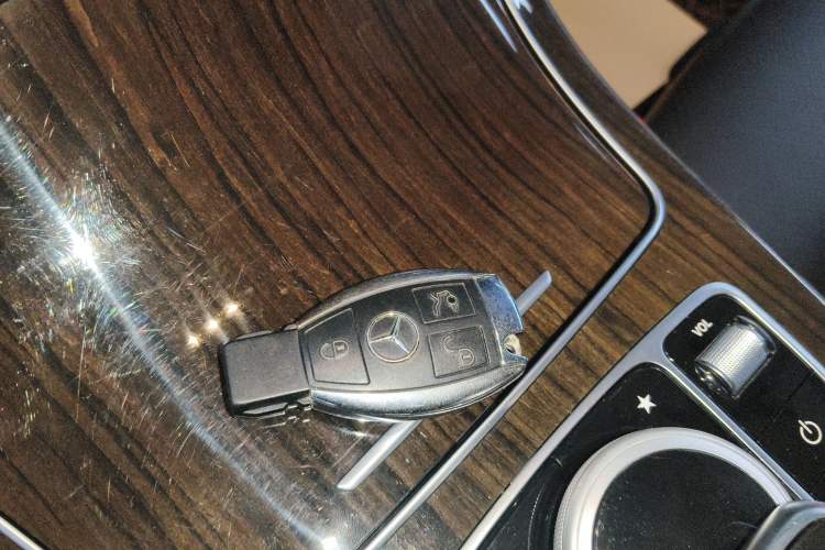 Used Mercedes-Benz GLC 2019 GLC 260 L 4MATIC Dynamic Model Vehicle Key