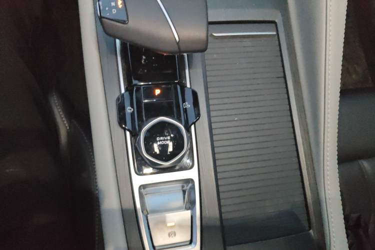 Used CHANGAN CS75 PLUS 2024 3rd Generation Champion Edition 1.5T Intelligent Drive Dynamic Model Gear Lever