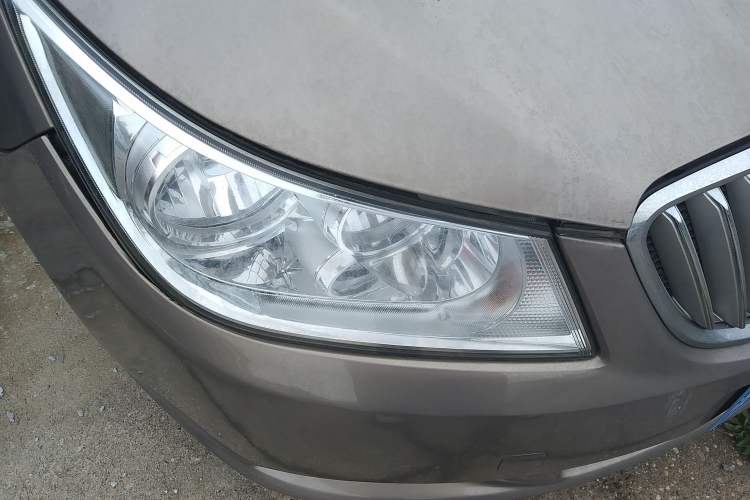 Used Buick LaCrosse 2011 2.4L SIDI Elegant Edition Right Front Headlight