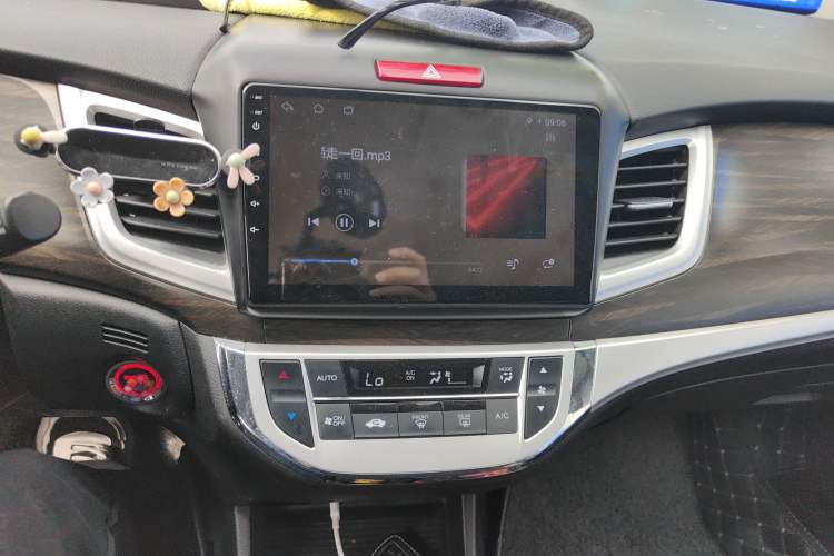 Used Honda Jade 2017 1.8L automatic Comfort version 5 seats Audio And AC Panel