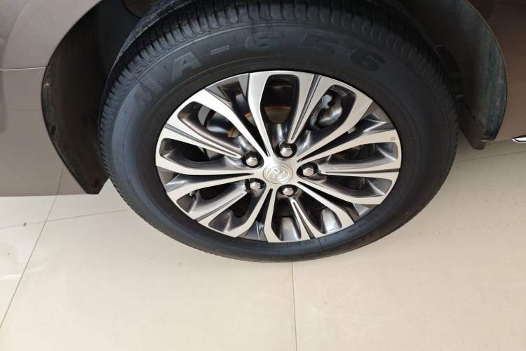 Used Buick GL8 2023 Facelifted Land Cruiser Executive Luxury Version