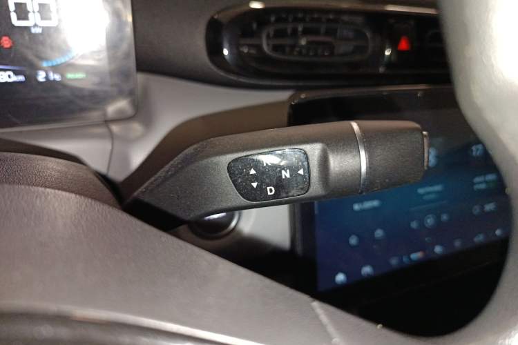 Used Leapmotor T03 2022 Crystal Edition Gear Lever