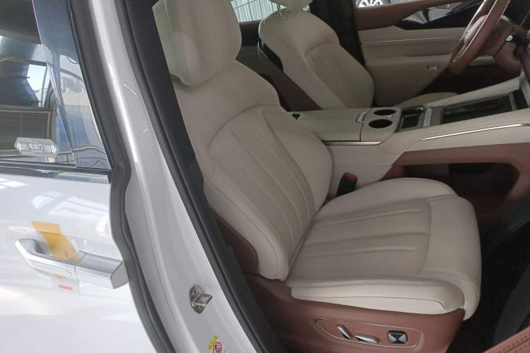 Used BYD Xia 2025 DM-i 1.5T 180km Excellence Model
