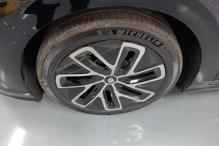 Used Baojun Enjoy 2025 Plug-in Hybrid 140km Luxury Edition Left Front Wheel Hub