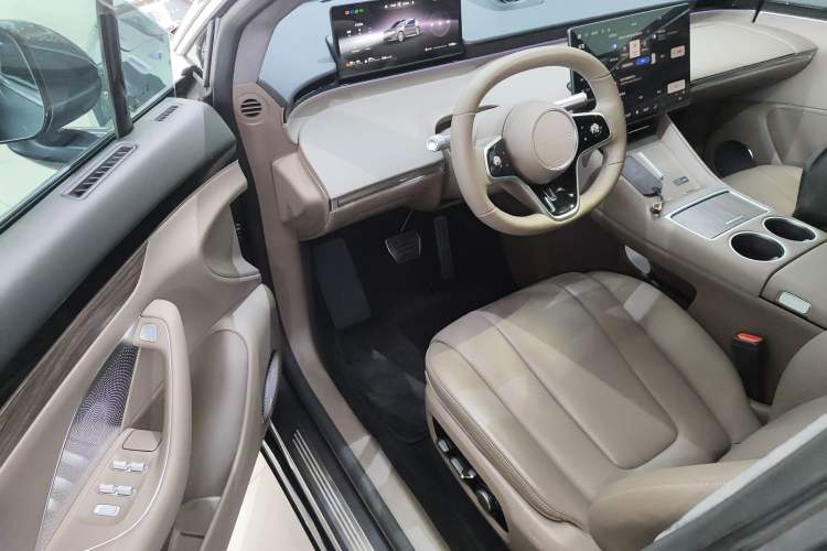 Used Hima Luxeed R7 2025 Range-Extended Version 251 km Max