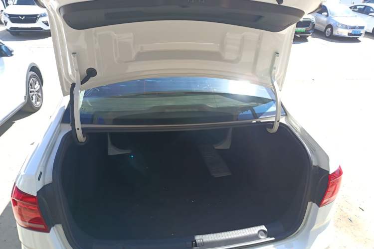 Used Volkswagen Lavida 2017 1.6L Automatic Fashion Edition
