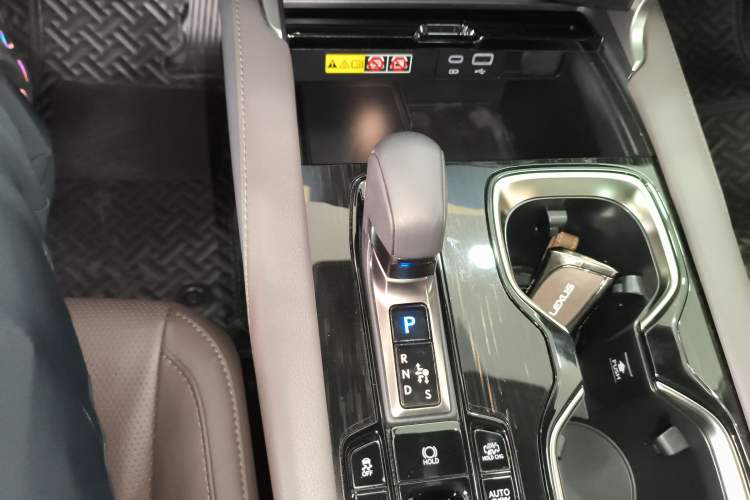 Used Lexus RX New Energy 2023 450h+ Four-Wheel Drive Enjoyment Edition Gear Lever