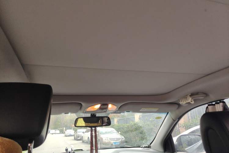 Used Hyundai Santa Fe 2015 2.4L Automatic Two-Wheel Drive Smart Version 5 Seats
