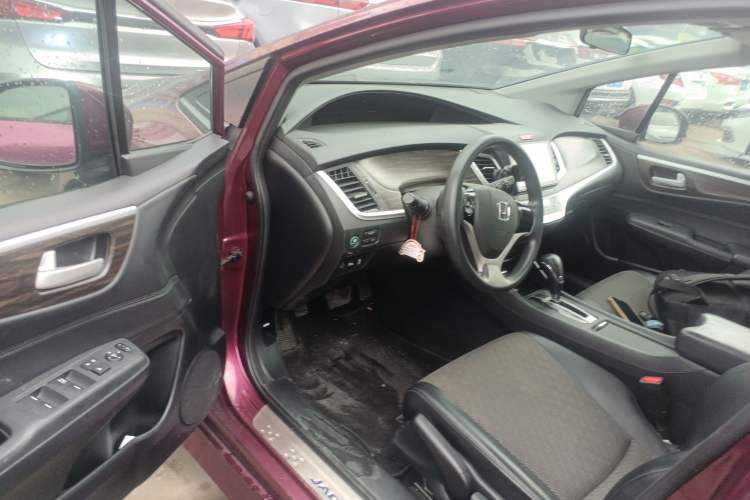 Used Honda Jade 2017 1.8L automatic Comfort version 5 seats Driver Seat