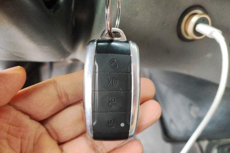 Used Ford Classic Transit 2015 2.8T Diesel Multi-Function Vehicle Short Wheelbase 6-Seater Mid-Roof Edition JX493ZLQ4 Vehicle Key