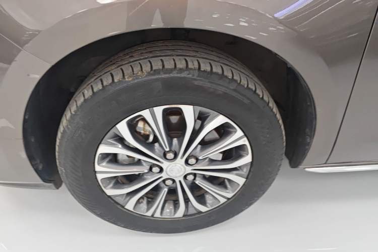 Used Buick GL8 2023 Facelifted Land Cruiser Executive Luxury Version